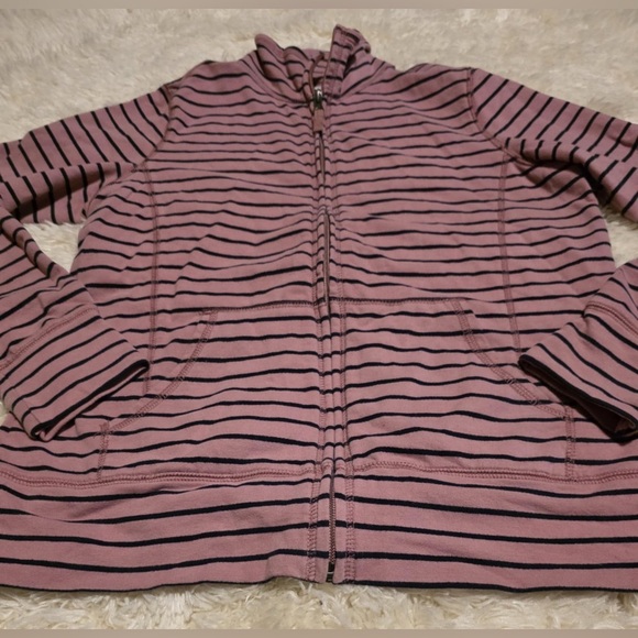 L.L. Bean Pink and Navy Top EUC - Picture 5 of 6